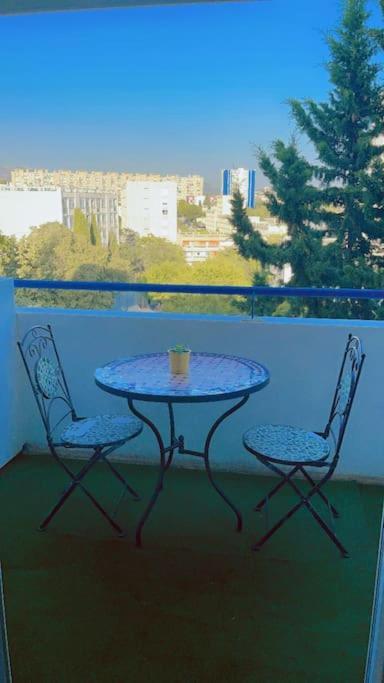Joli A 14-eme Apartment